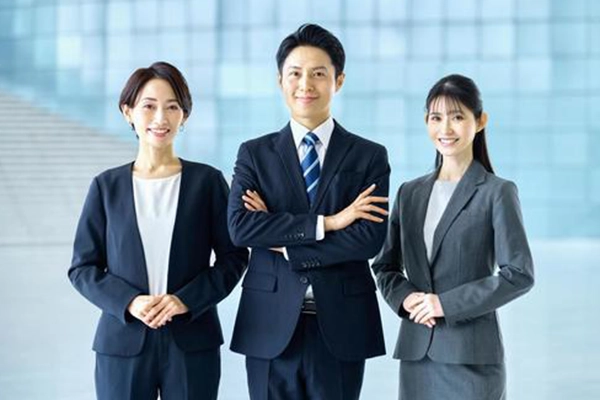 会社員の男性と女性